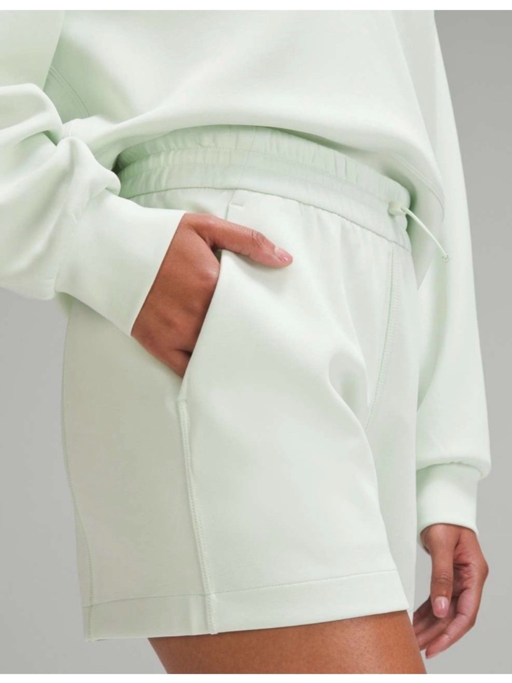 Lululemon High-Rise Short 4"
Kohlrabi Green Size 4 New